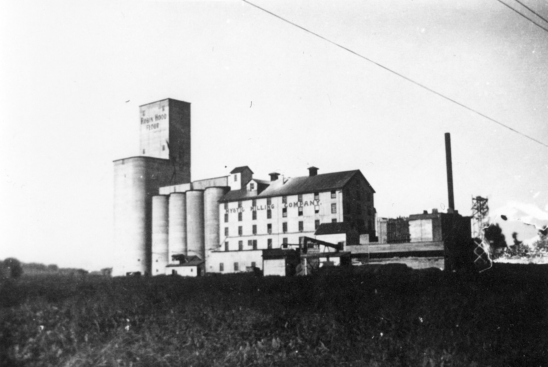 Mystic Milling in Leeds, ca. 1917